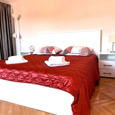 Apartment And Rooms Milak Rab Town Luaran gambar