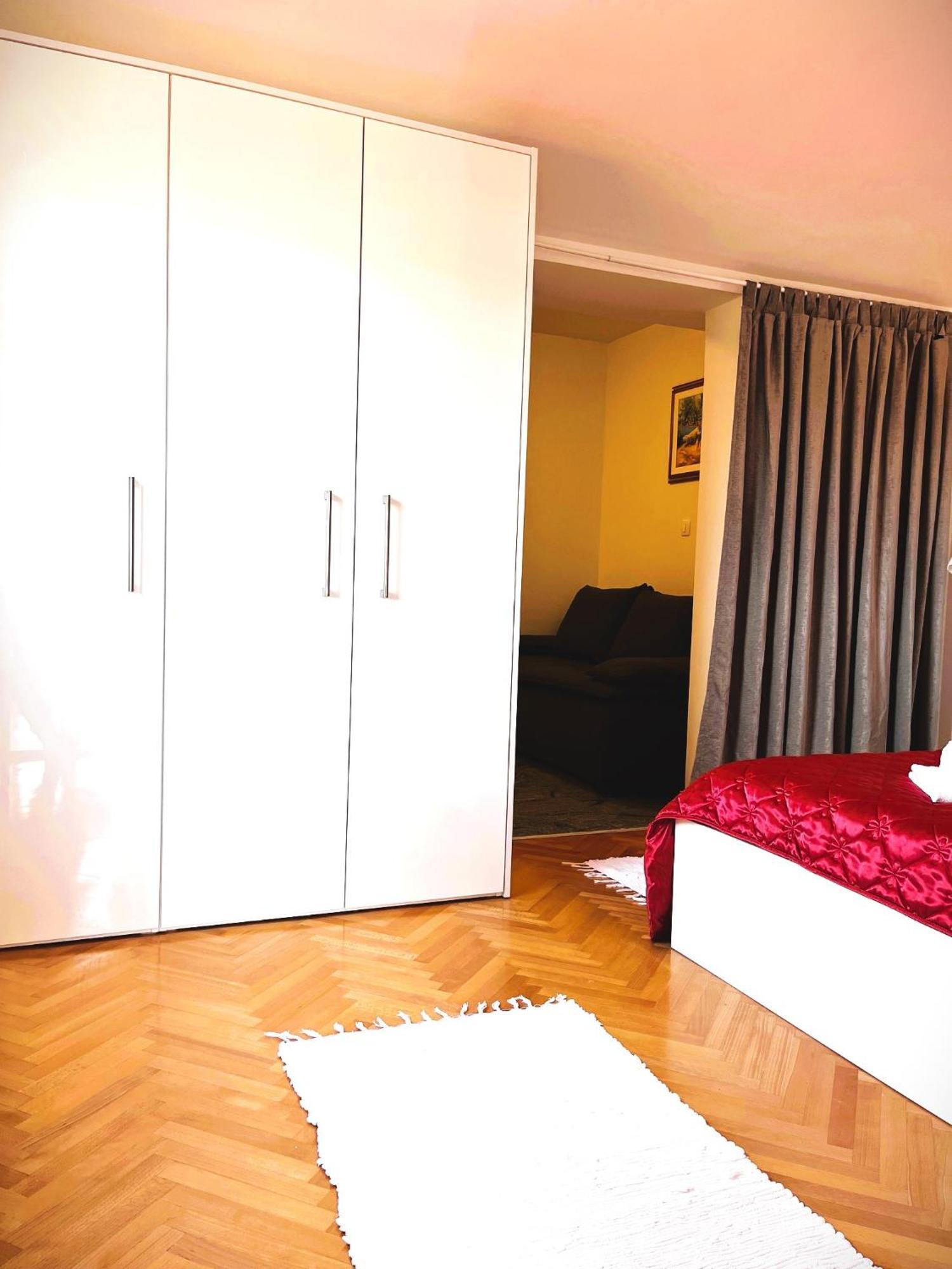 Apartment And Rooms Milak Rab Town Luaran gambar