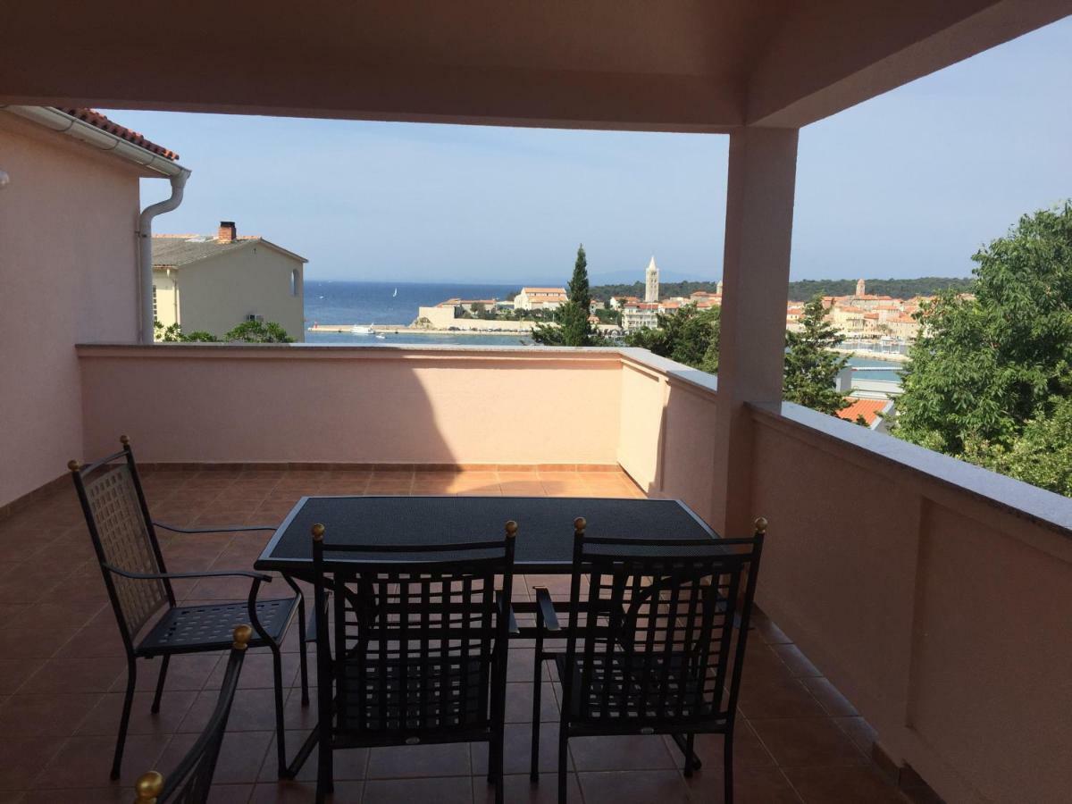 Apartment And Rooms Milak Rab Town Luaran gambar