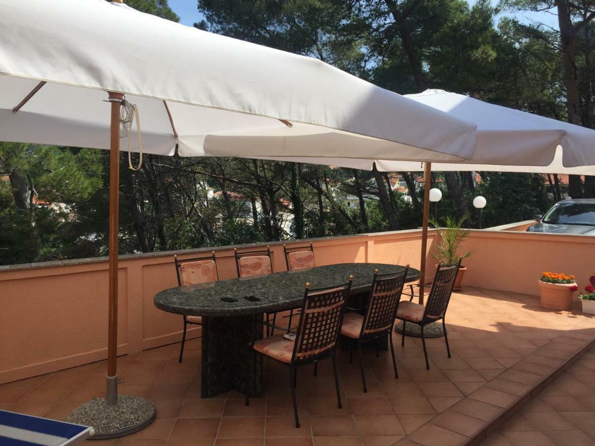 Apartment And Rooms Milak Rab Town Luaran gambar