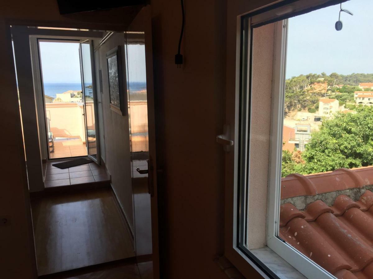 Apartment And Rooms Milak Rab Town Luaran gambar