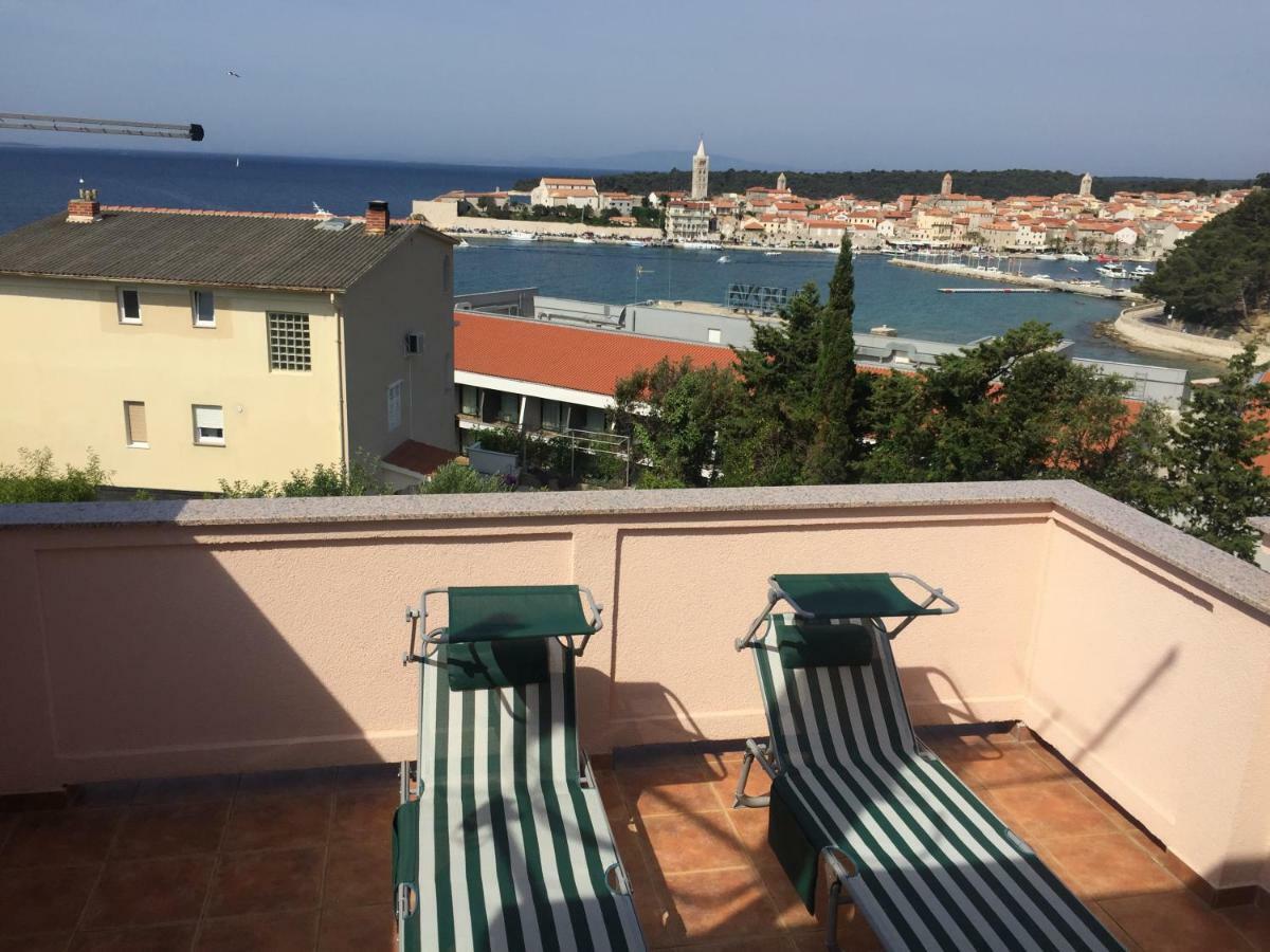 Apartment And Rooms Milak Rab Town Luaran gambar