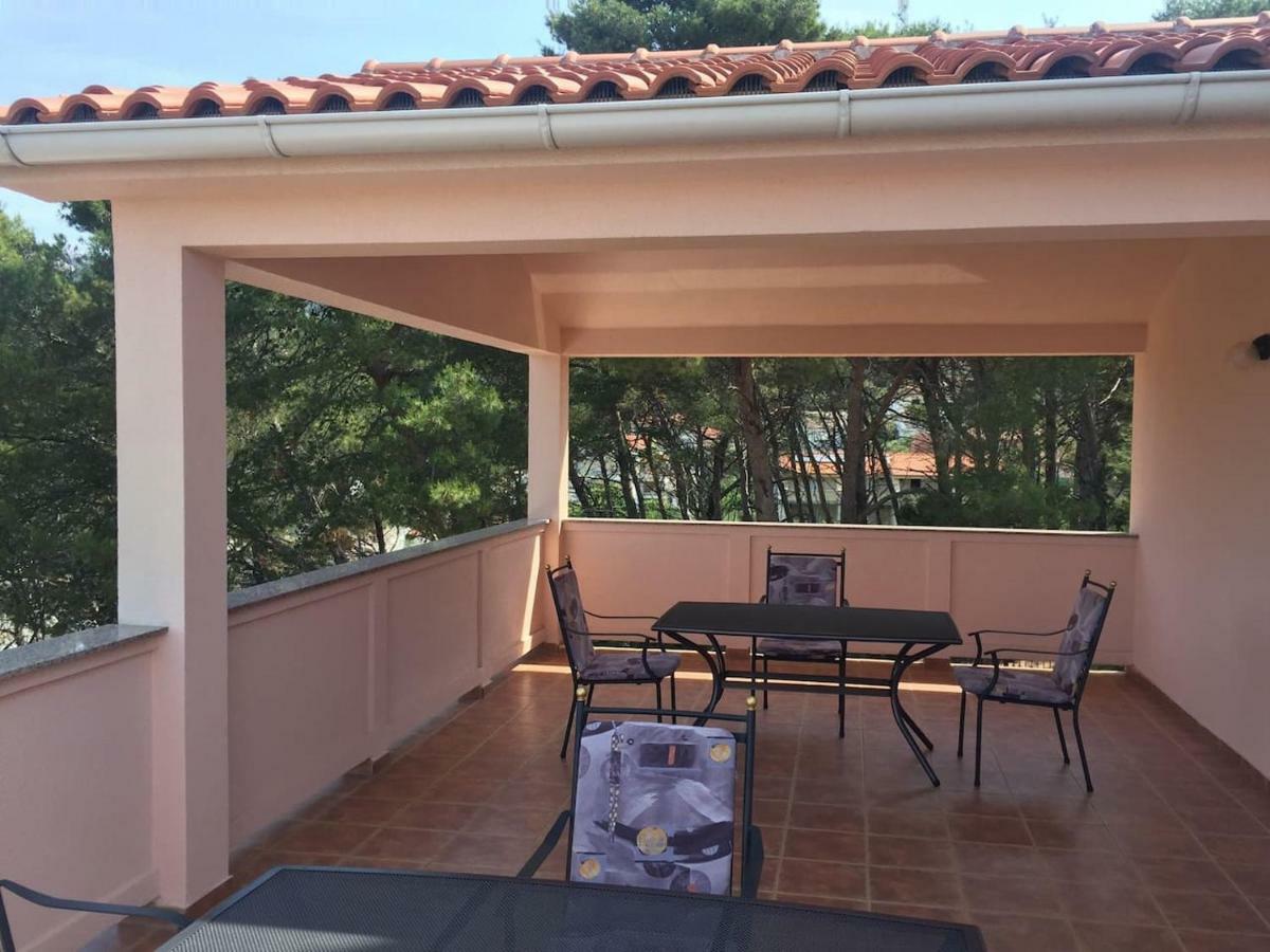 Apartment And Rooms Milak Rab Town Luaran gambar