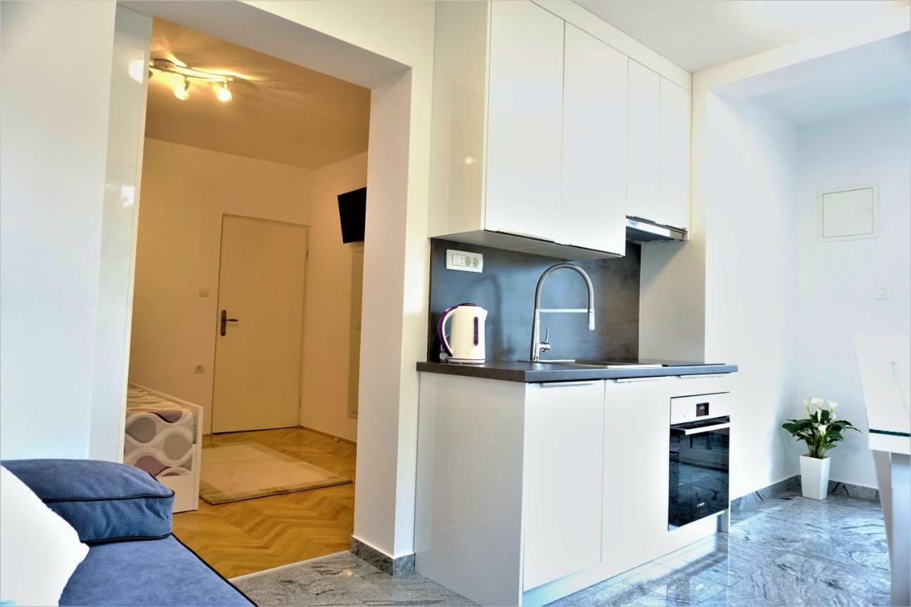 Apartment And Rooms Milak Rab Town Luaran gambar
