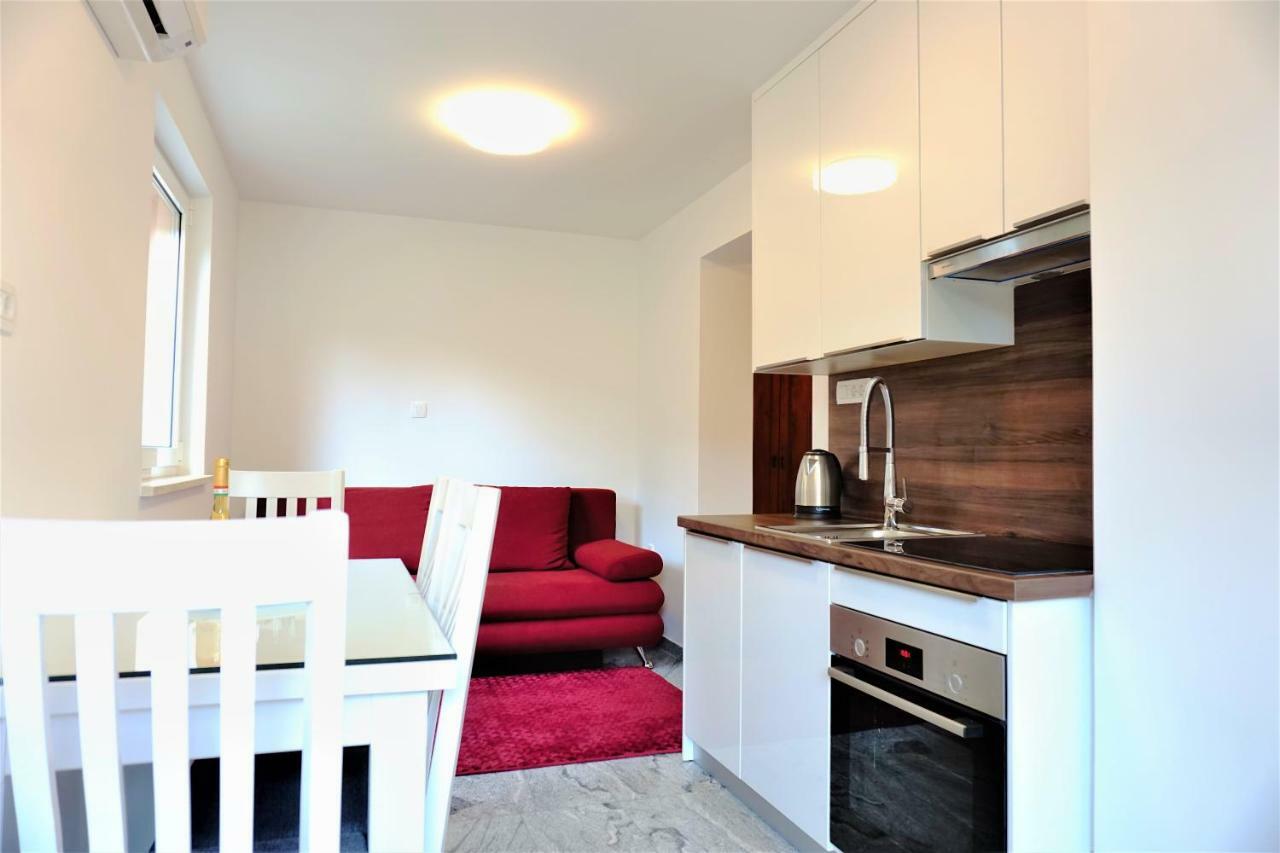 Apartment And Rooms Milak Rab Town Luaran gambar