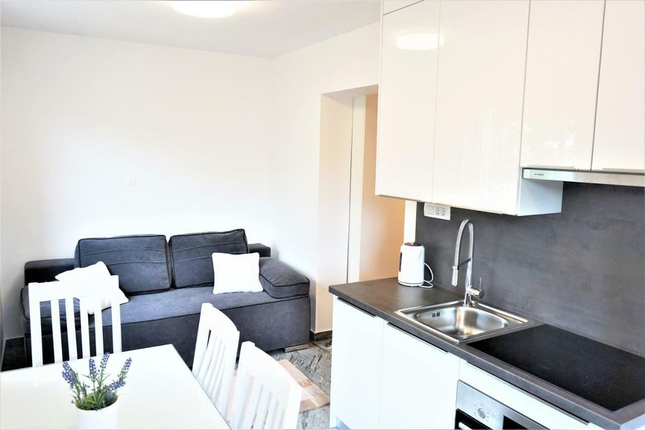 Apartment And Rooms Milak Rab Town Luaran gambar