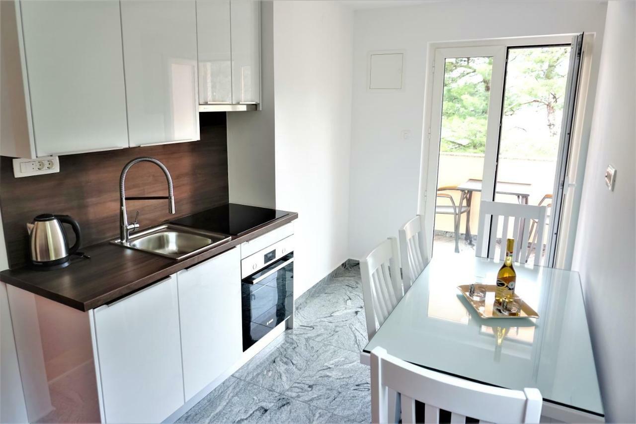 Apartment And Rooms Milak Rab Town Luaran gambar