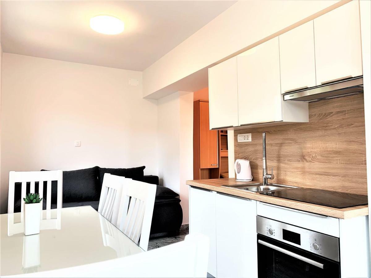 Apartment And Rooms Milak Rab Town Luaran gambar