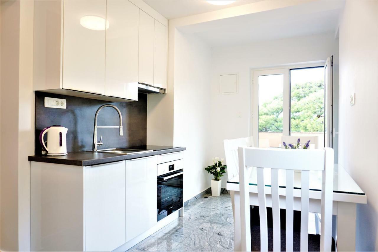 Apartment And Rooms Milak Rab Town Luaran gambar