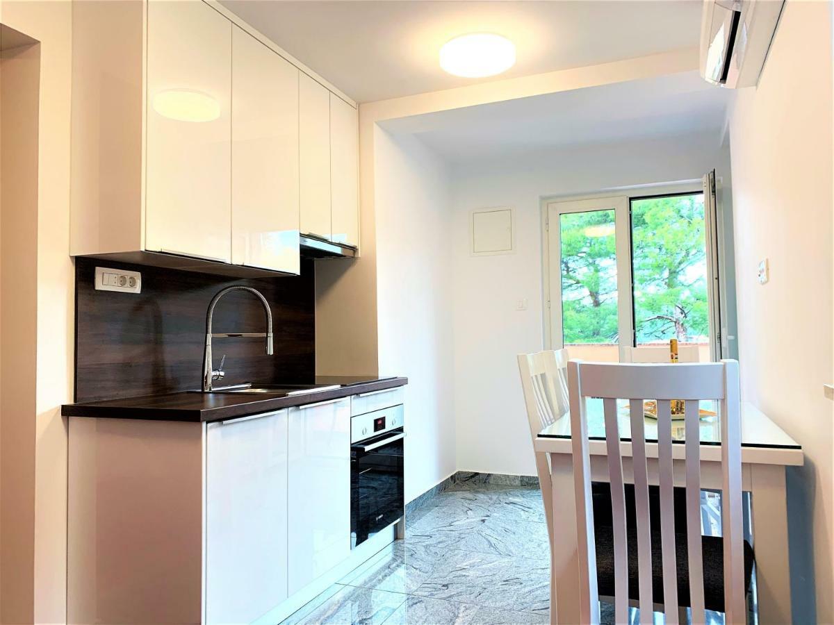 Apartment And Rooms Milak Rab Town Luaran gambar